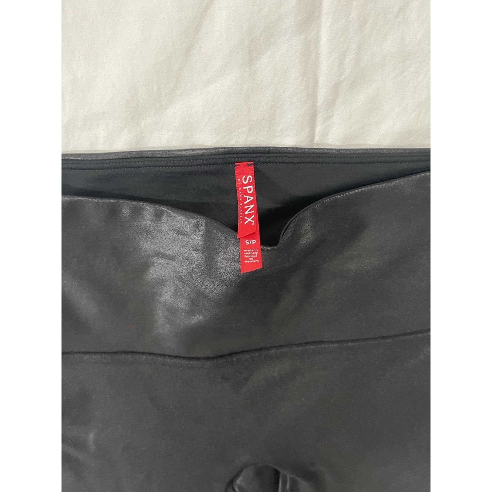 Spanx WOMENS SPANX FAUX LEATHER MOTO COMPRESSION LEGGINGS SZ Small Size 26" / US 2 / IT 38 - 3 Thumbnail