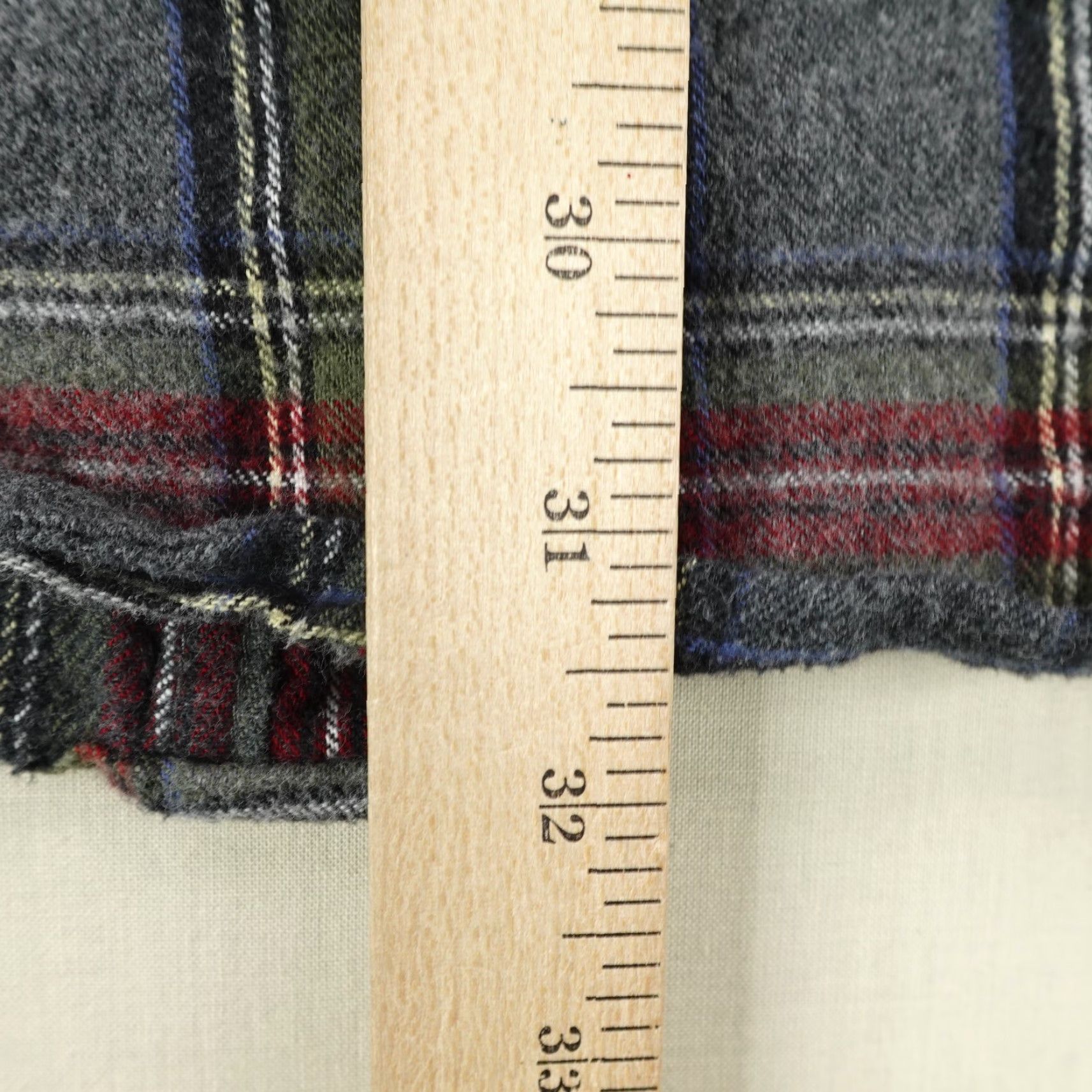 Vintage VINTAGE LL Bean Shirt Mens Big & Tall Large Tall Plaid Flannel Button-Up Cotton Gray Red 90s Mens Size US L / EU 52-54 / 3 - 7 Thumbnail