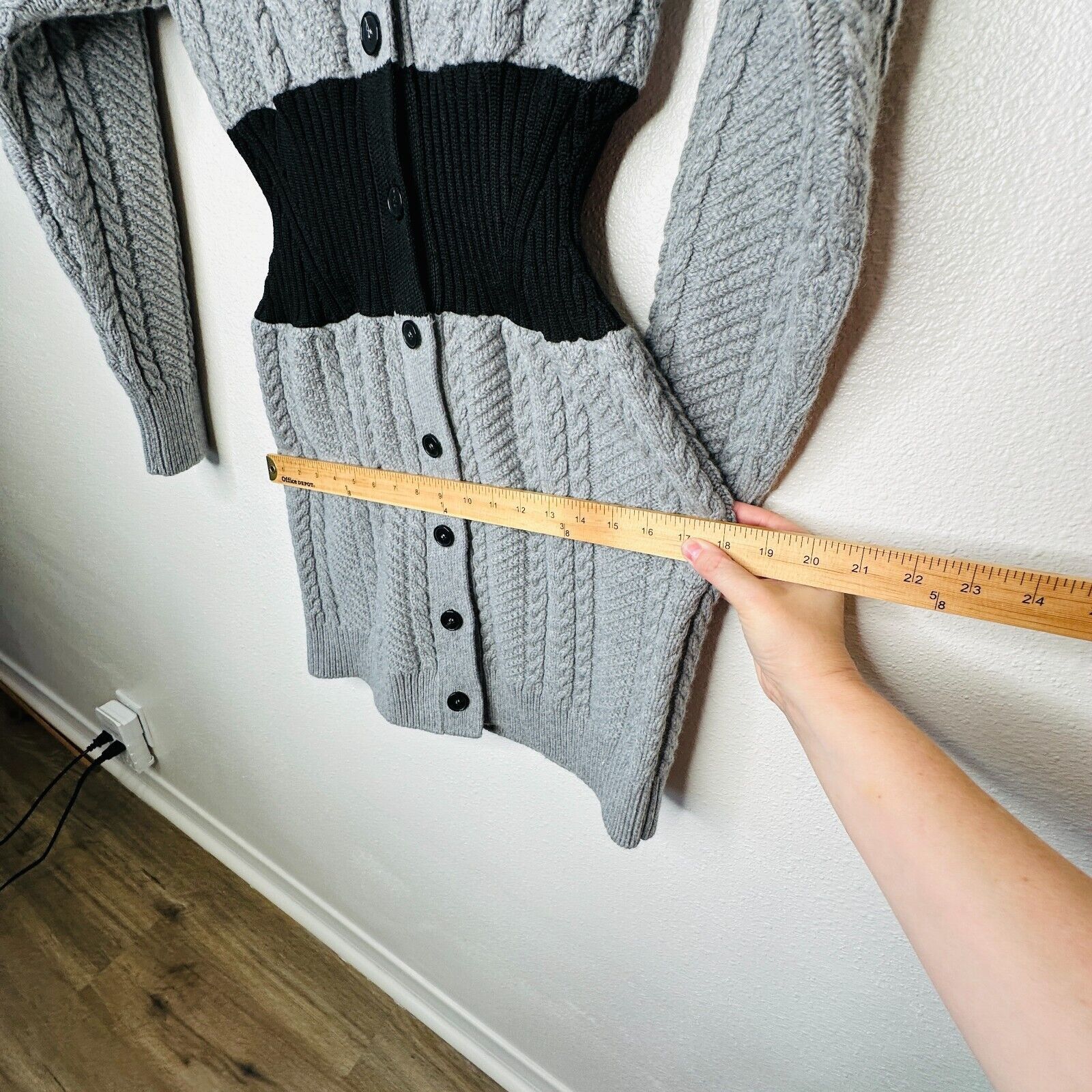 Alexander McQueen Alexander McQueen Gray Knit Black Waist VNeck Sweater Dress Size M / US 6-8 / IT 42-44 - 15 Thumbnail
