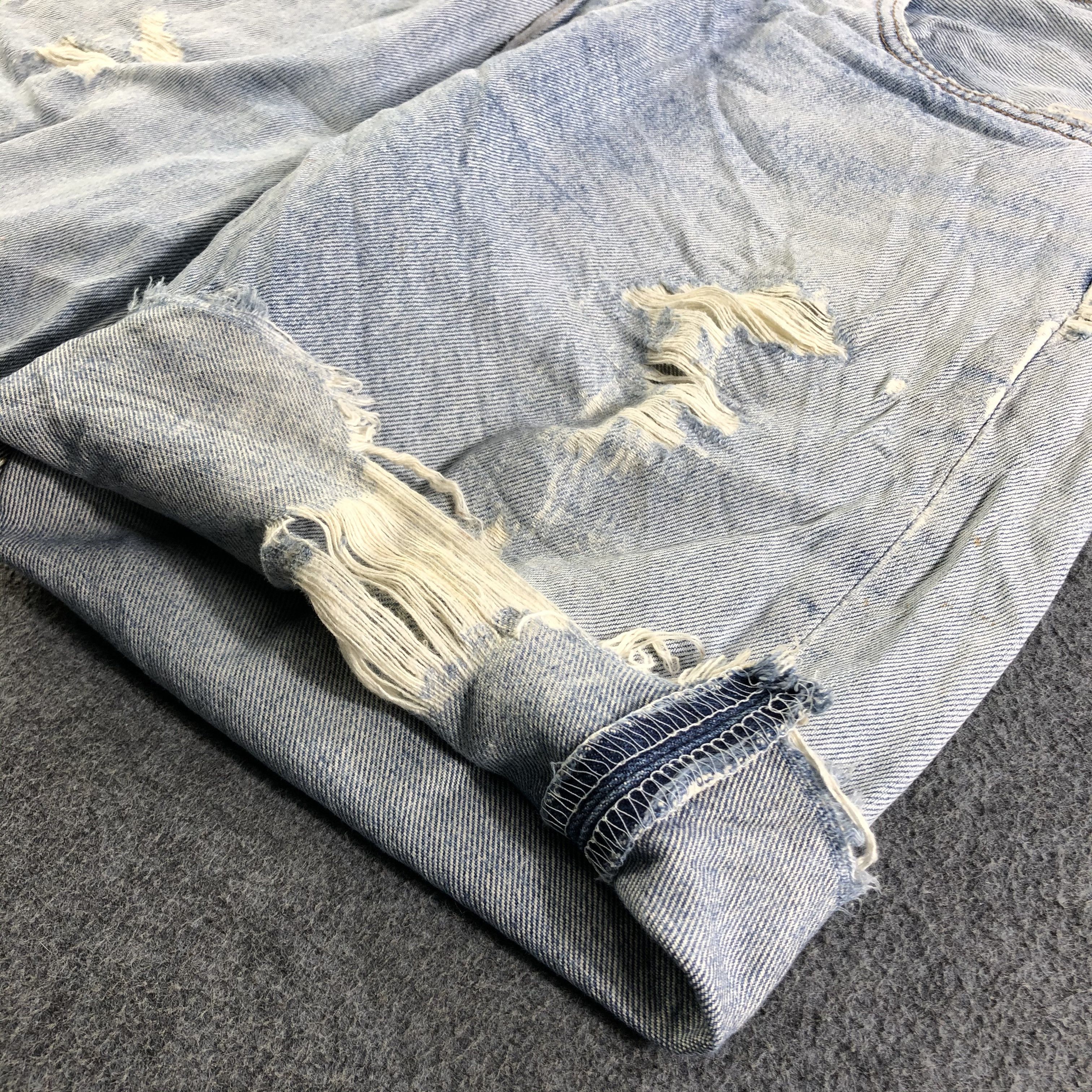 Levi's × Vintage Vintage 90s Light Wash Levis 501 Jeans-J3906 Size US 32 / EU 48 - 7 Thumbnail