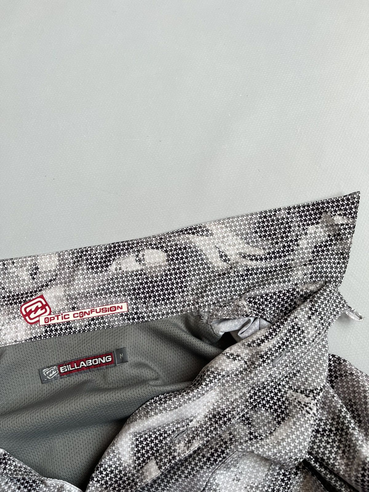 Billabong Vintage 90s Billabong Optic Confusion Monogram Girl Shirt Size US M / EU 48-50 / 2 - 6 Thumbnail