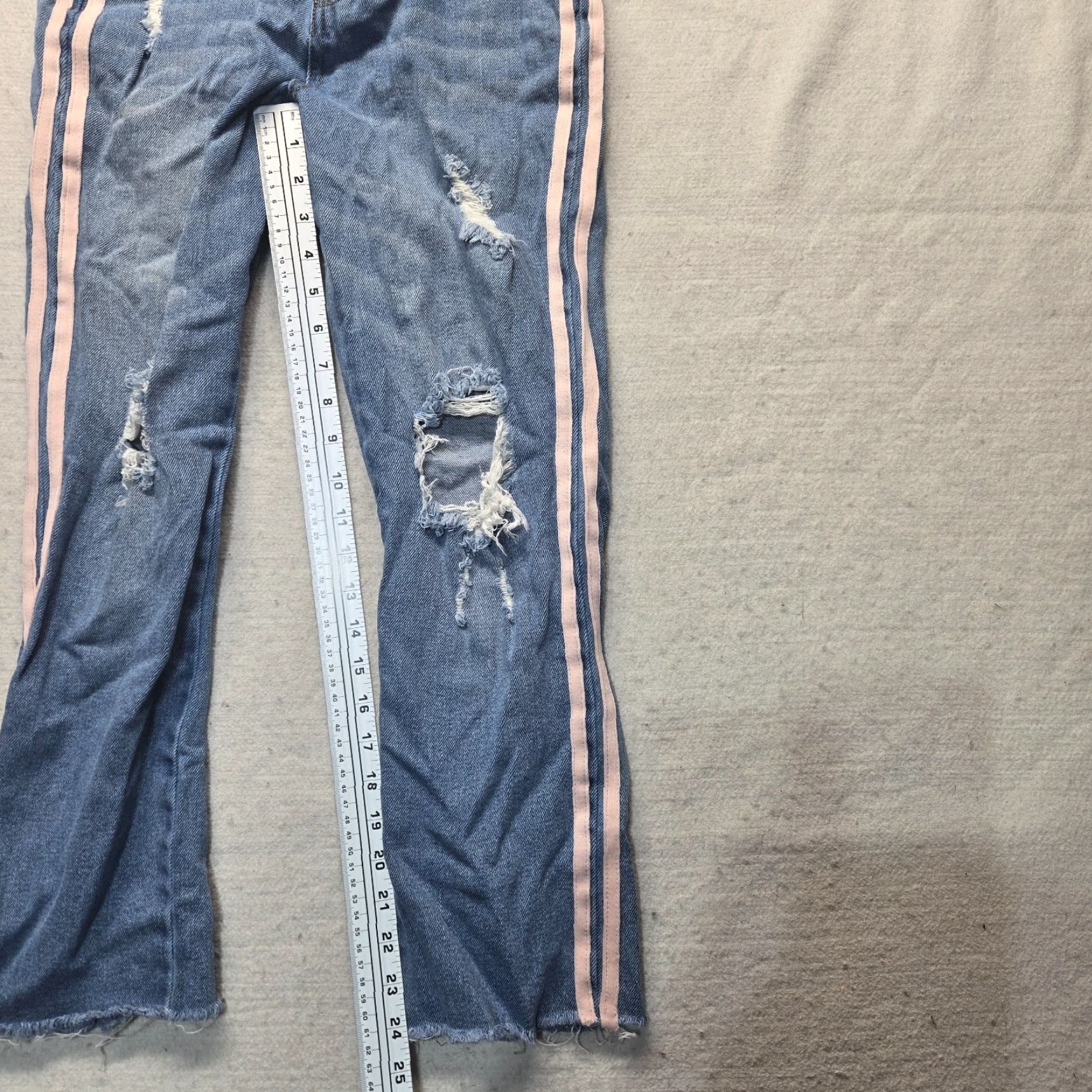 Vintage Wild Fable Jeans Women Dress? No, it's Wild Fable Blue Jeans Pink Stripes Destroyed Denim Pants Adult Women's Size 0 Size 25" / US 0 / IT 36 - 7 Thumbnail