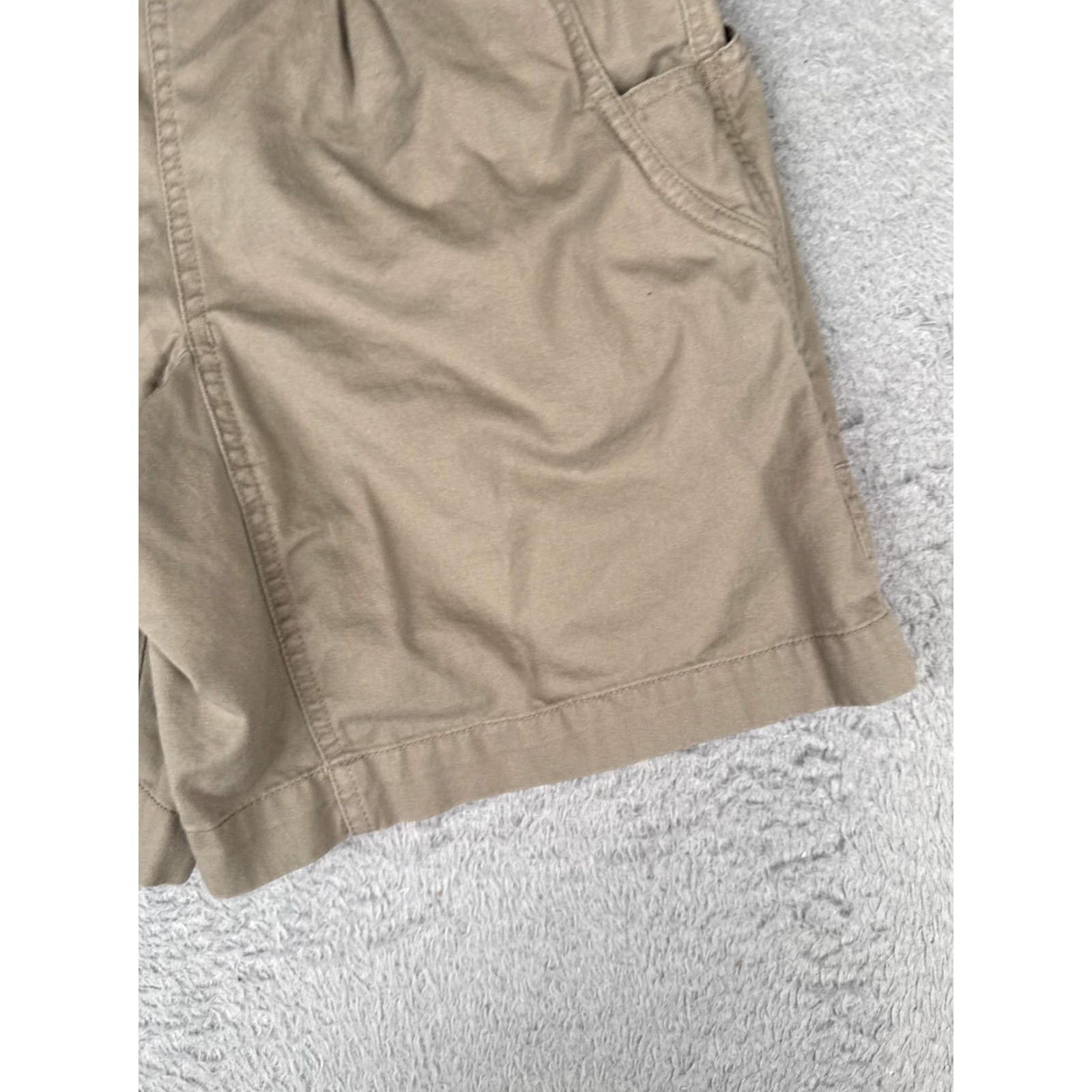 Patagonia Patagonia Shorts Women XS Beige Belted Pleated Cotton Twill Climb Hike Short Regular Chino Pockets Logo Outdoor Vintage No (adjusted per rules) Size 26" / US 2 / IT 38 - 2 Thumbnail