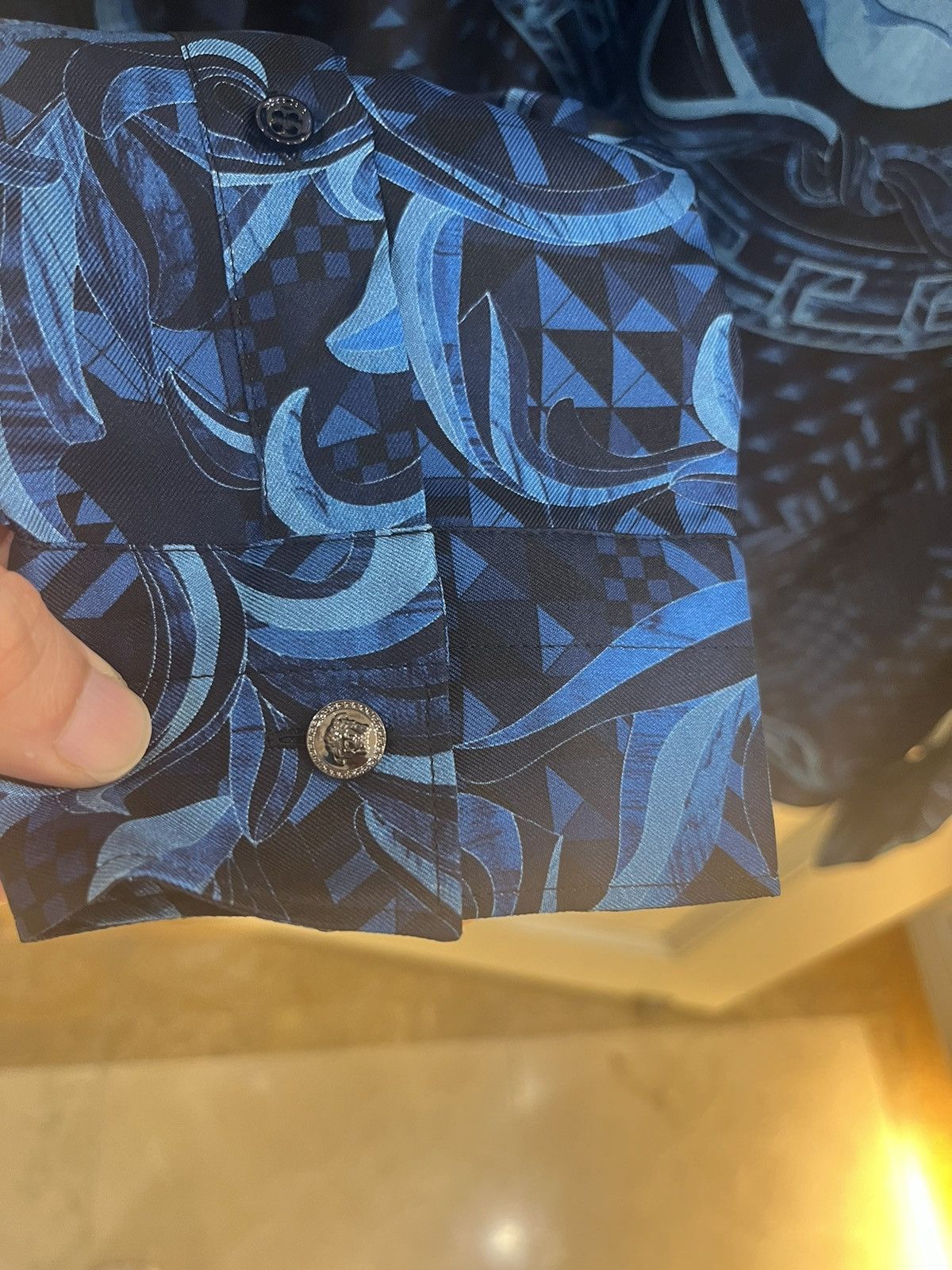 Versace hand drawn Barocco print silk shirt collar size40 Size US M / EU 48-50 / 2 - 23 Thumbnail