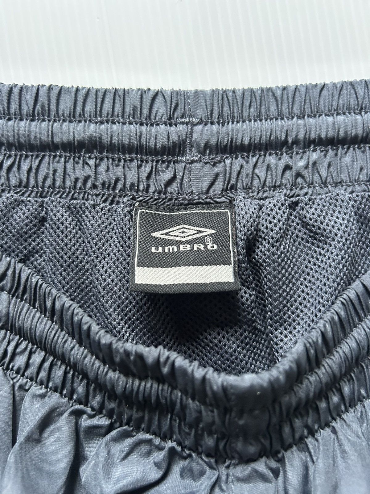 Umbro Rare Vintage Umbro Baggy Track Shorts Y2K Size US 32 / EU 48 - 4 Thumbnail