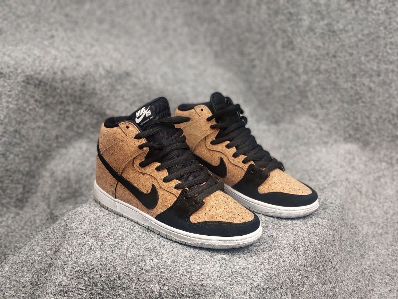 Nike Rare Nike SB Dunk High Premium SB Cork Authentic Sneakers Size US 10 / EU 43 - 7 Thumbnail