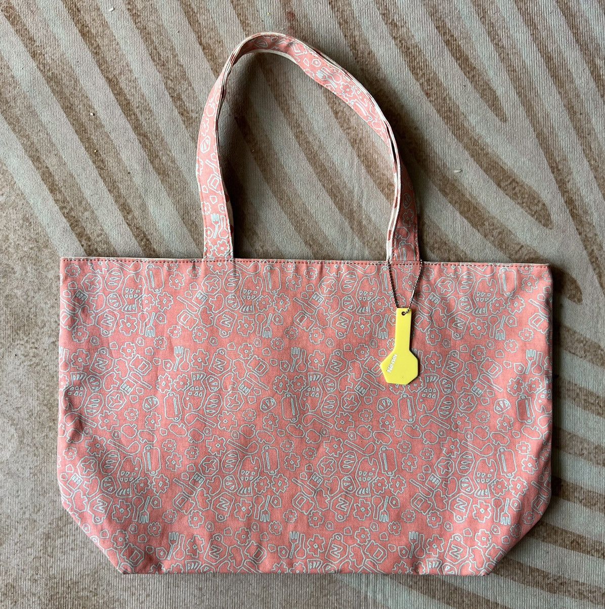 Designer × Issey Miyake × Ne-Net SICK 🔥 NE-NET ISSEY MIYAKE TOTE BAG REVERSIBLE Size ONE SIZE - 1 Thumbnail