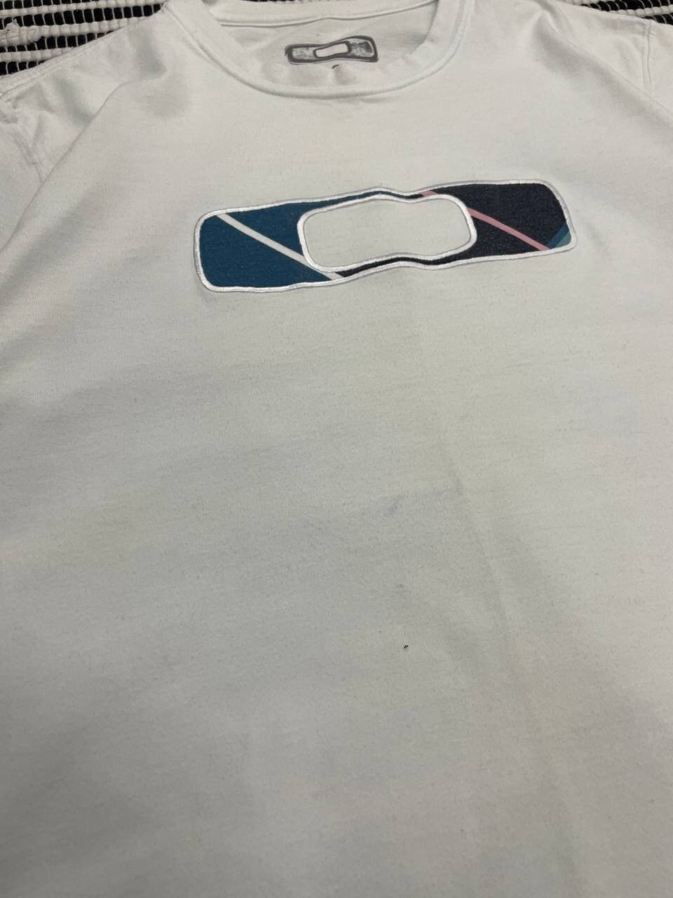 Oakley × Vintage Vintage Oakley Slim Fit Big Logo Tee T-Shirt Y2K Size US S / EU 44-46 / 1 - 5 Thumbnail