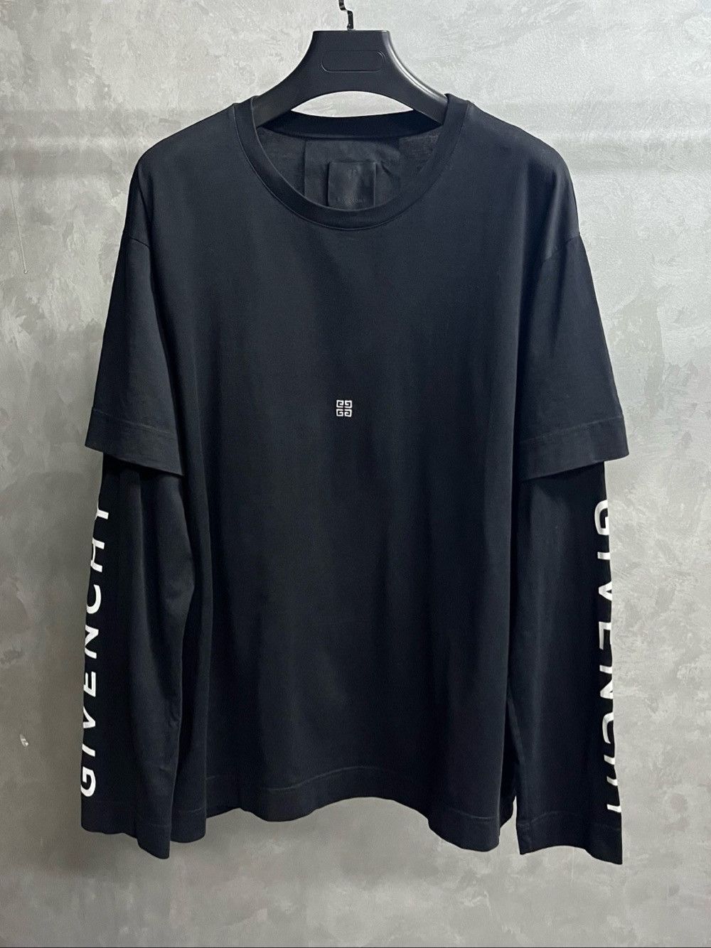 Givenchy Givenchy Logo Sleeve Long Sleeve T-Shirt Size L Size US L / EU 52-54 / 3 - 1 Thumbnail