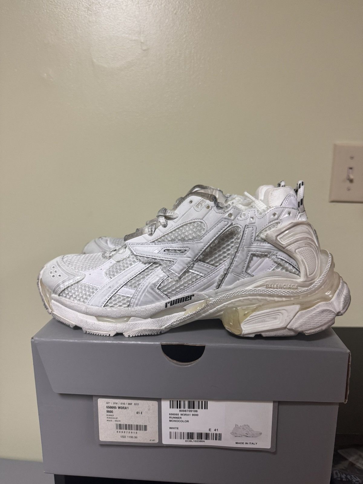 Balenciaga Balenciaga White Runner 41 Size US 8 / EU 41 - 1 Thumbnail