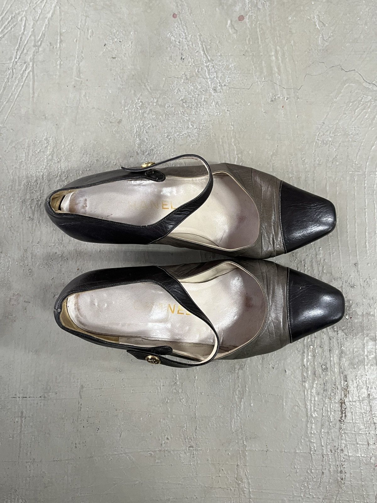 Vintage 1980's Authentic CHANEL Genuine Leather Mary Jane Pump Heels Size US 8.5 / IT 38.5 - 12 Thumbnail