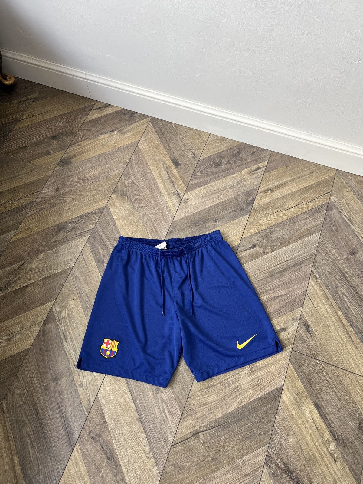 Nike Vintage Nike shorts Barcelona streetwear y2k style Size US 30 / EU 46 - 2 Thumbnail