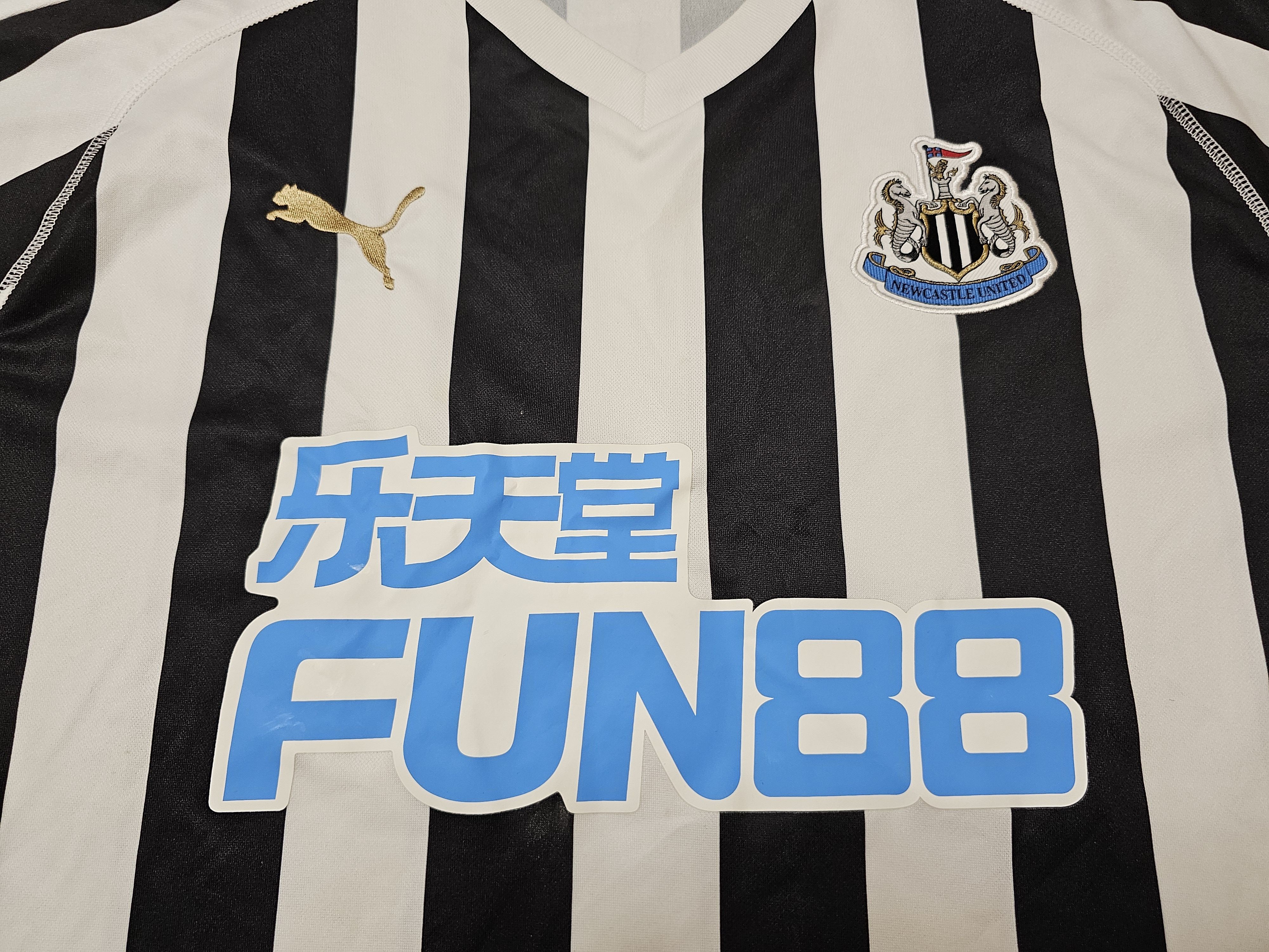 Puma NEWCASTLE UNITED 2018 2019 HOME FOOTBALL SOCCER JERSEY 3XL Size US XXL / EU 58 / 5 - 3 Thumbnail