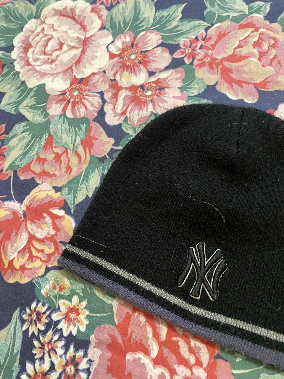 New York Yankees Vintage New York Yankees Y2K Logo Beanie Hat Size ONE SIZE - 6 Thumbnail