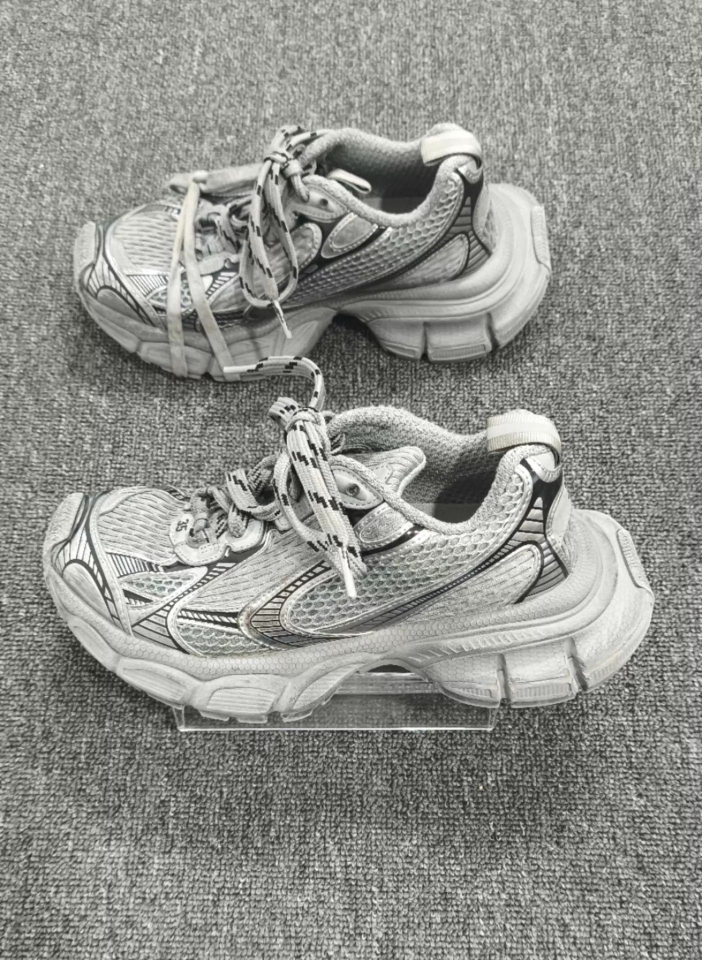 Balenciaga Balenciaga Women's White Gray Dad Shoe 35 Size US 5 / IT 35 - 3 Thumbnail