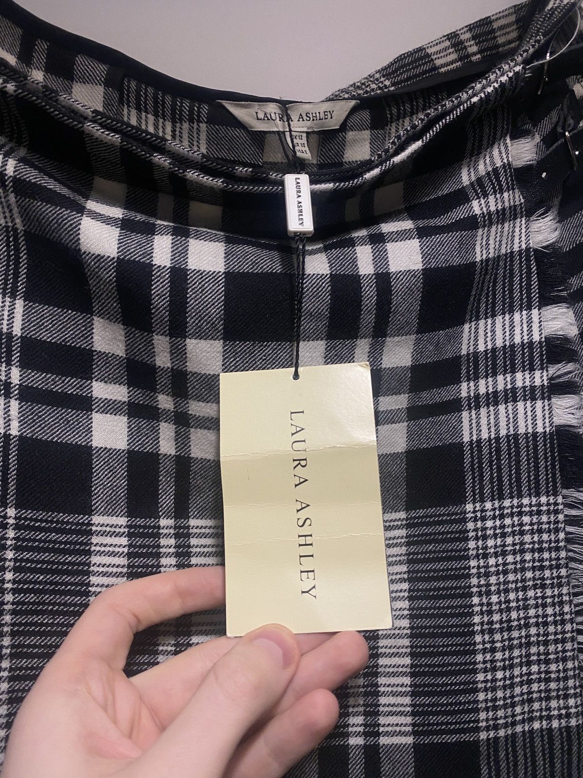 Laura Ashley Laura ashley avant garde new with tag with defect mini skirt Size 30" / US 8 / IT 44 - 4 Thumbnail