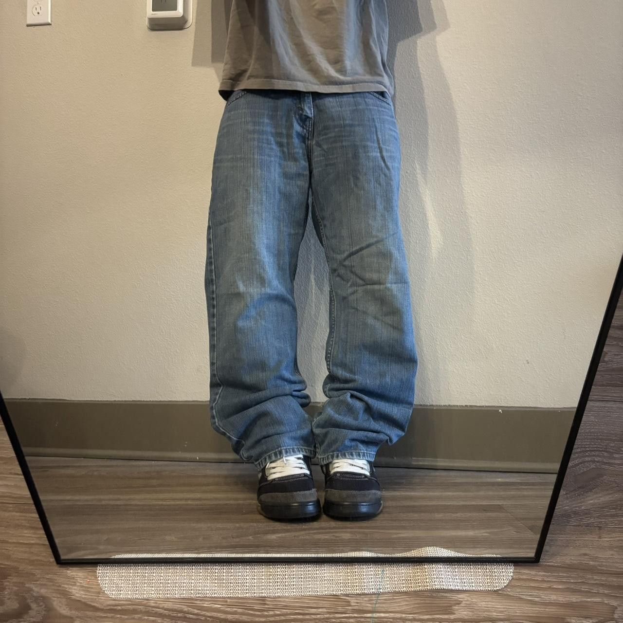 Levi's Crazy Vintage Y2K/2000s Grunge Medium Wash Levis Denim Jeans! 32x31 Size US 32 / EU 48 - 1 Thumbnail
