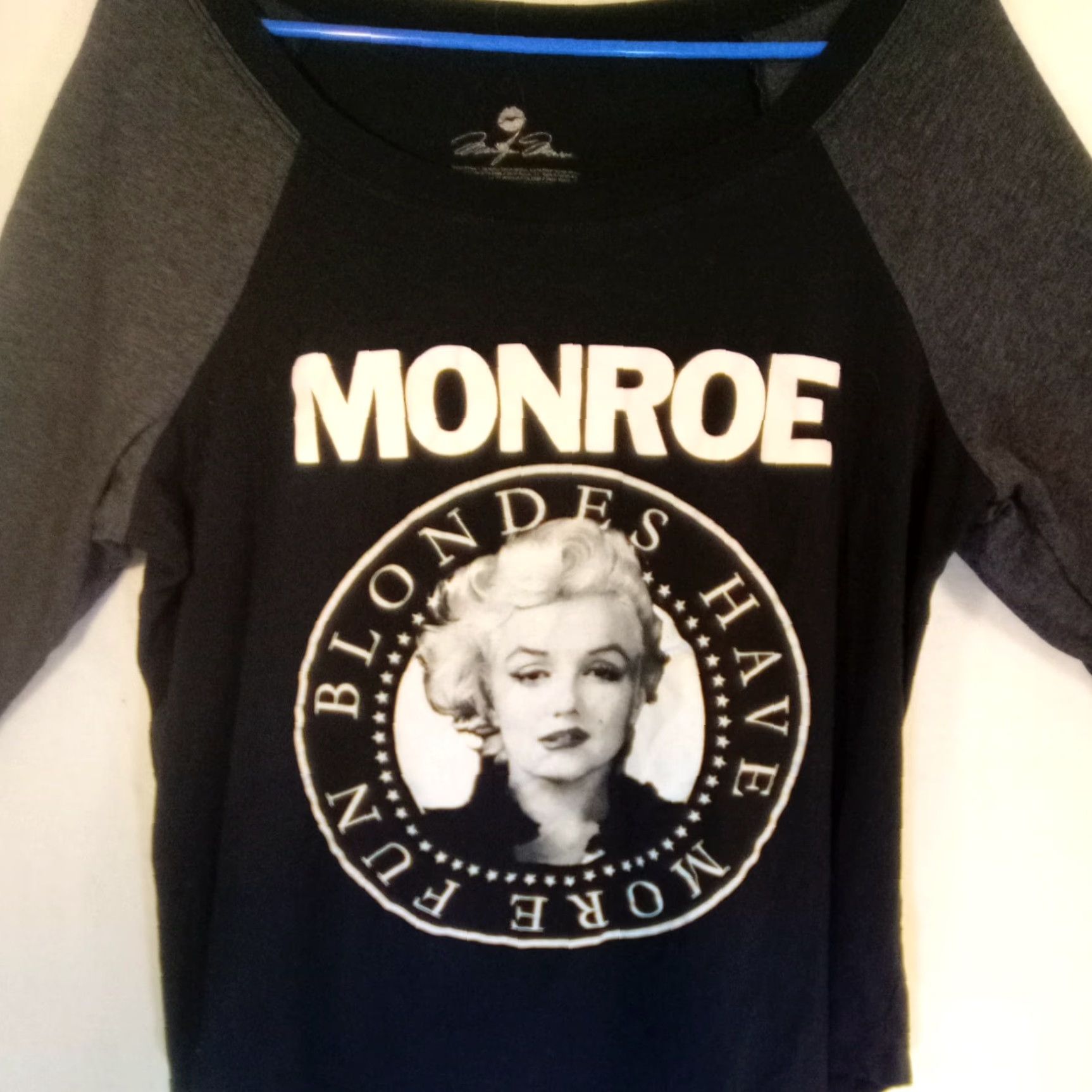 Vintage MARILYN MONROE BLONDES HAVE MORE FUN T-SHIRT Black 3/4 Sleeve Scoop Neck 100% Cotton Womens Regular Size 1 Size XS / US 0-2 / IT 36-38 - 4 Thumbnail