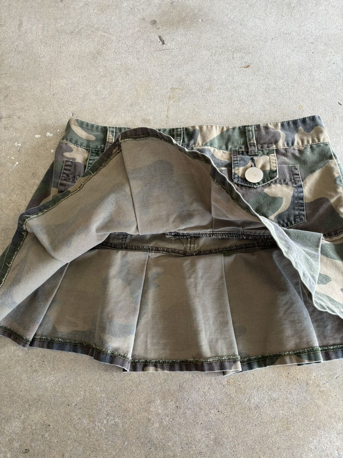 Other Vintage Woodland Camo Rich Del Sol Pleated Skirt Size 30" / US 8 / IT 44 - 6 Thumbnail
