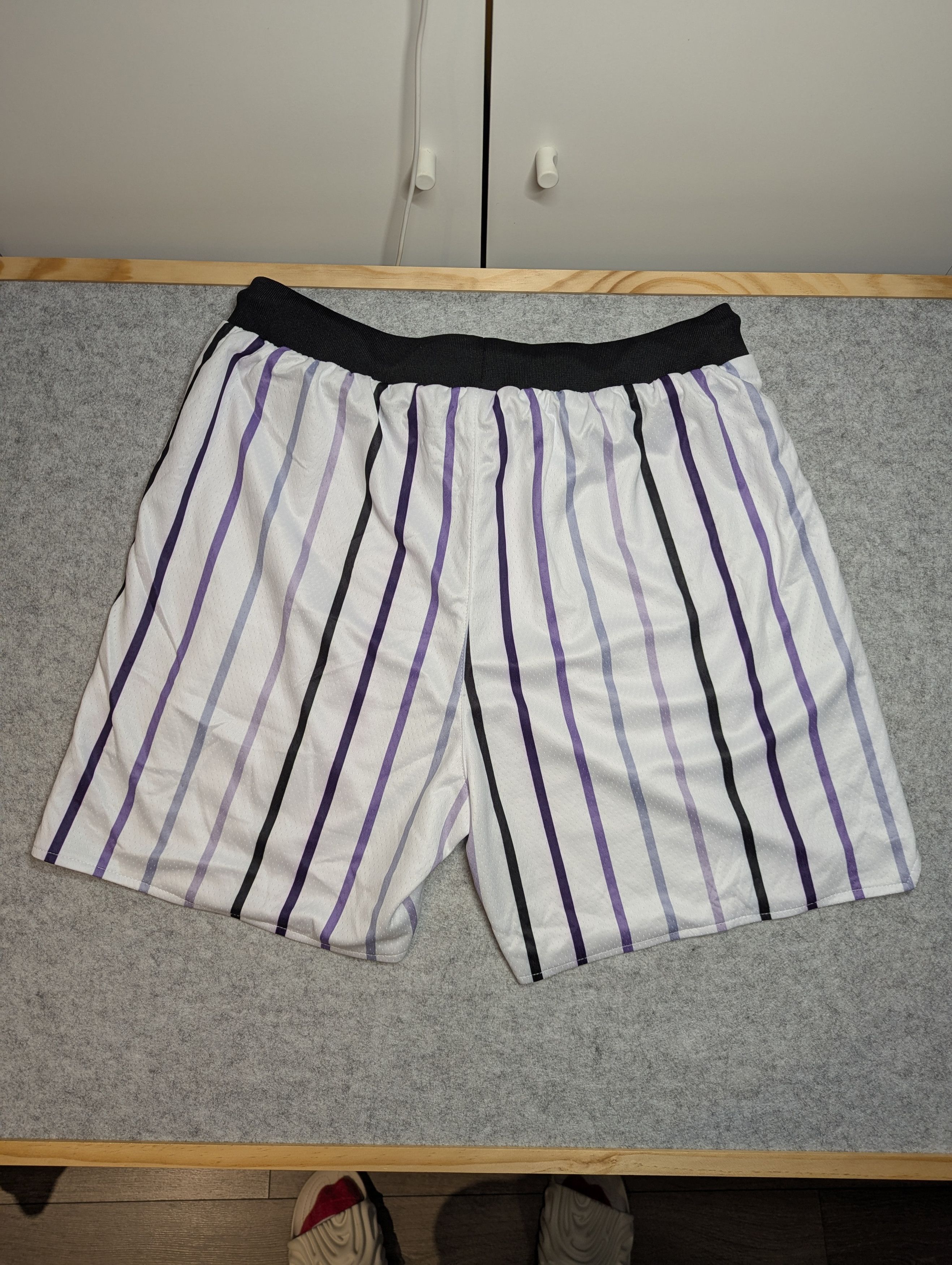 Vintage Kinetic Kings Active Shorts- White Pinstripe - Size Large Size US 33 - 2 Thumbnail