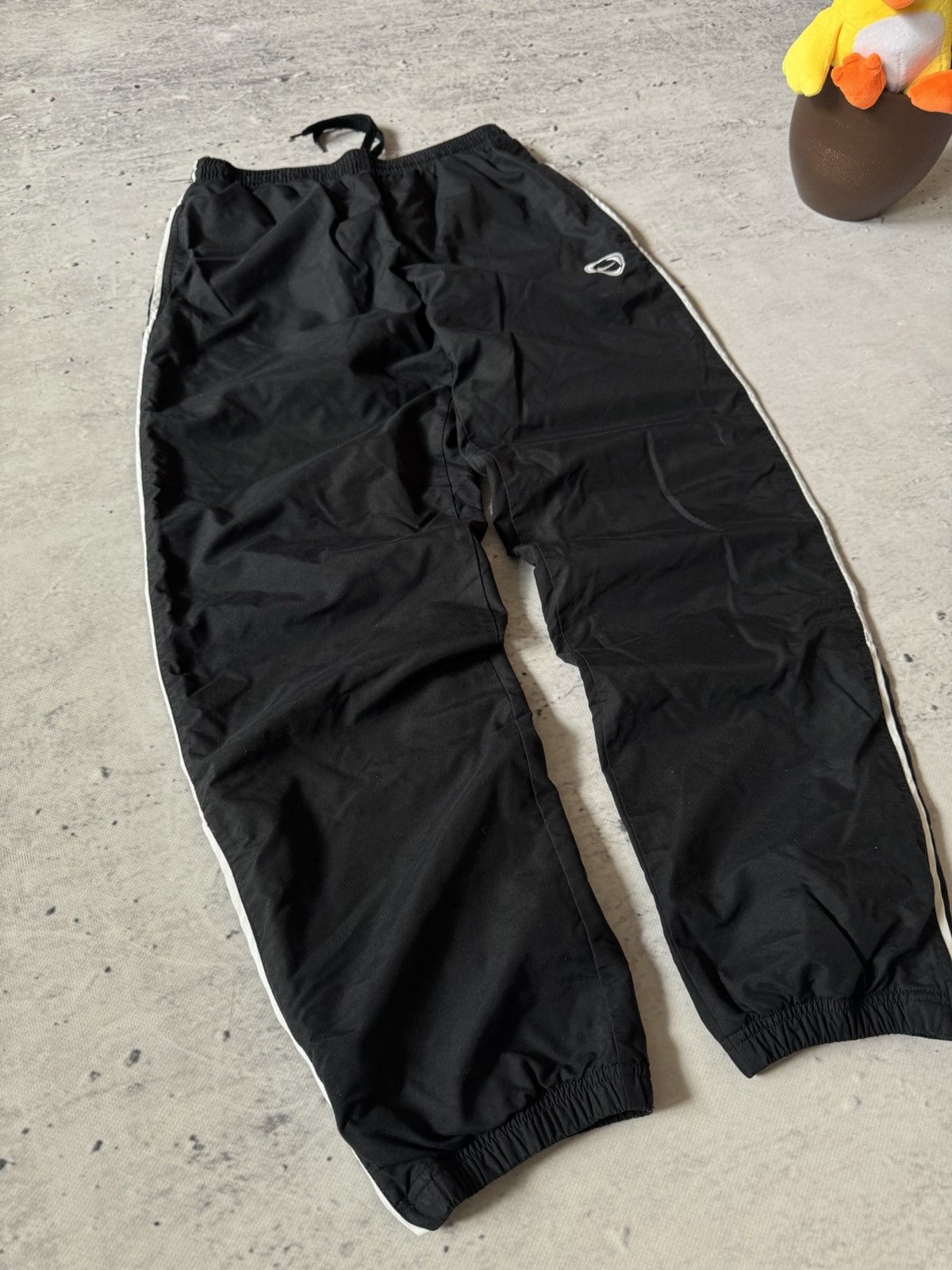 Nike × Vintage NIKE NYLON VINTAGE Y2K OVERSIZE BAGGY FIT PANTS SWEATPANTS Size US 32 / EU 48 - 2 Thumbnail