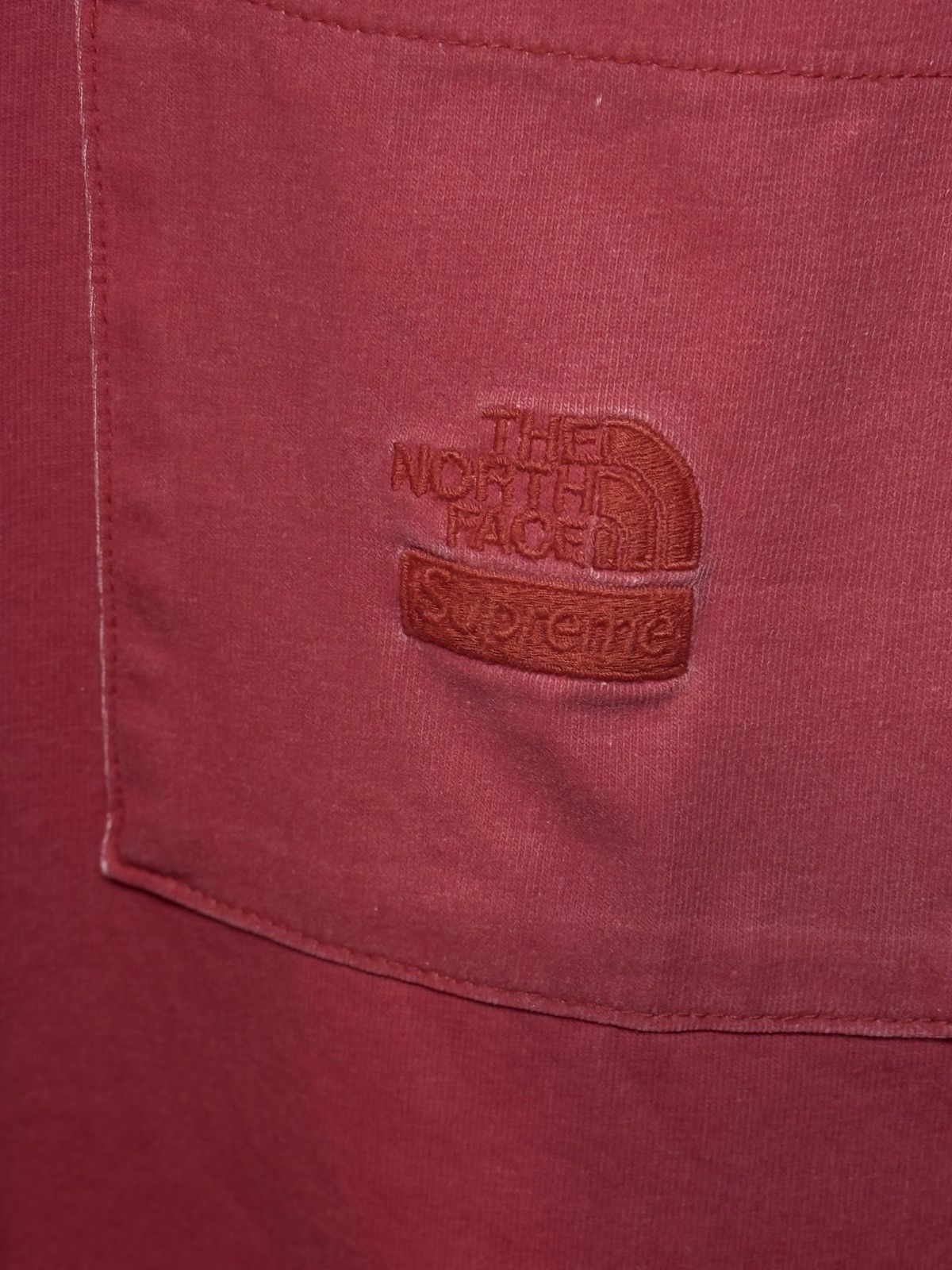 Supreme × The North Face Supreme x The North Face Pigment Pocket