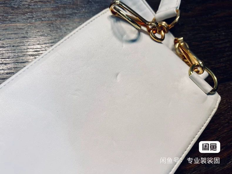 Chanel Chanel Smartphone Bag White Diamond Pattern Size ONE SIZE - 6 Thumbnail