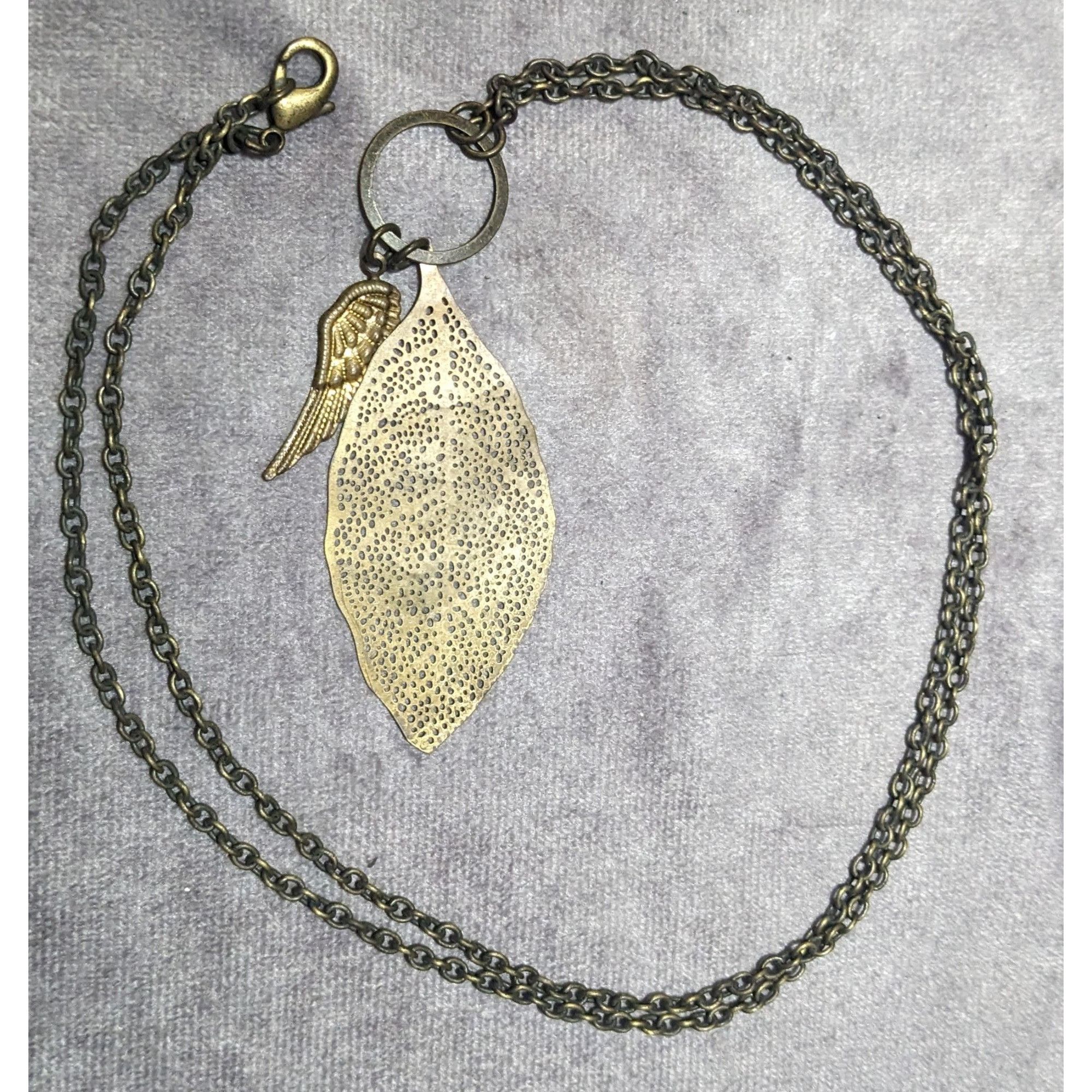 Other Antiqued Gold Tone Floral Wing Charm Pendant Necklace Size ONE SIZE - 7 Thumbnail