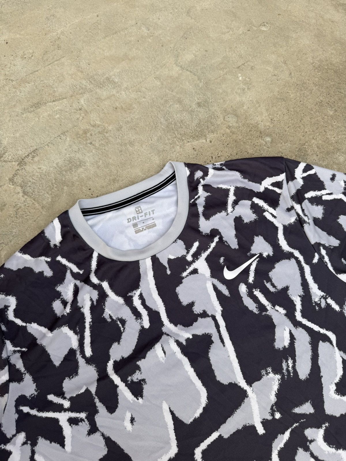 Nike RARE NIKE MULTILOGO CAMO T-SHIRT Size US L / EU 52-54 / 3 - 5 Thumbnail