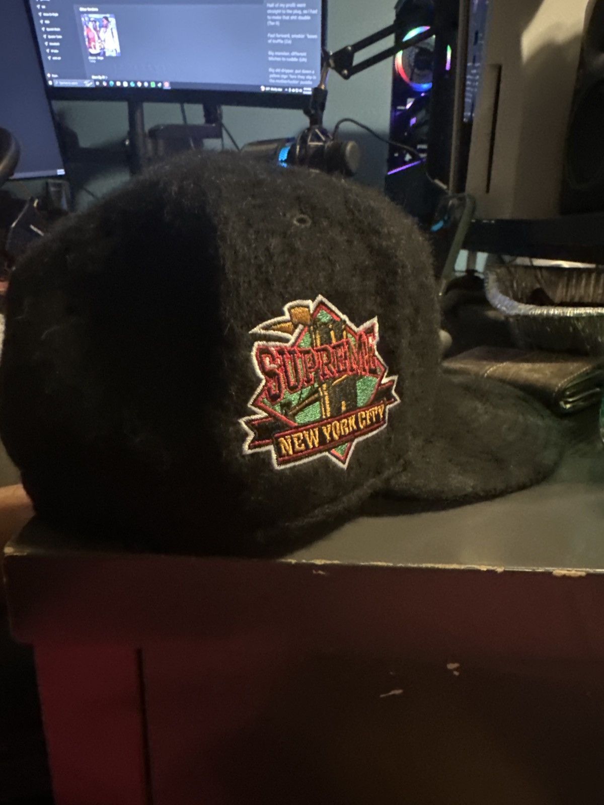 New Era × Supreme Supreme Velor Hat Size ONE SIZE - 5 Thumbnail