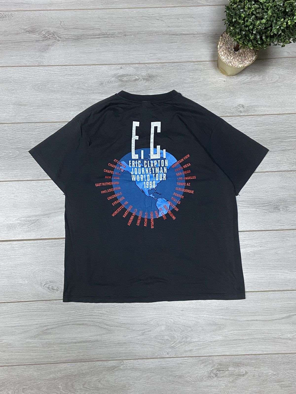Band Tees Vintage 1990 Eric Clapton Journeyman World Tour Band T Shirt Size US XL / EU 56 / 4 - 2 Thumbnail
