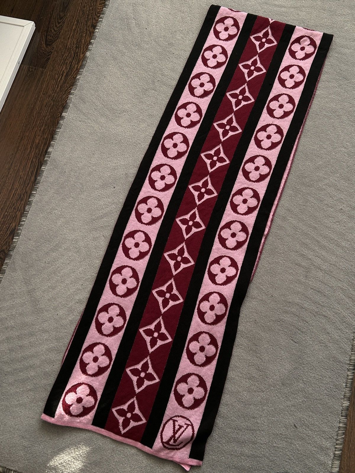 Louis Vuitton 💥Louis Vuitton Pink Monogram Logomania Scarf Size ONE SIZE - 7 Thumbnail