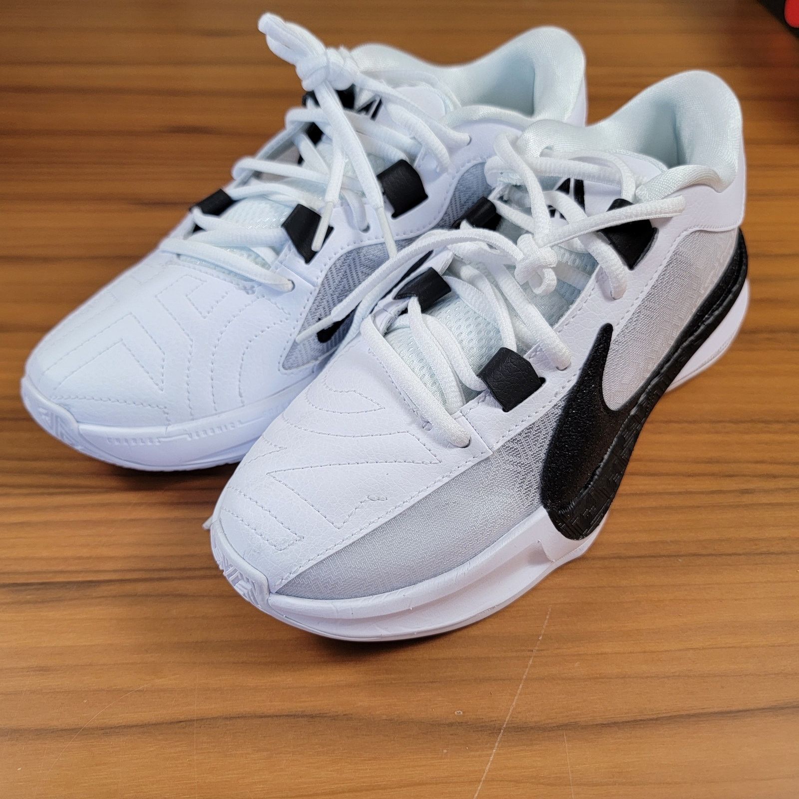 Nike Nike Zoom Freak 5 TB 'White Black' Sz 5 DZ2946-100 New Size US 5 / EU 37 - 1 Thumbnail