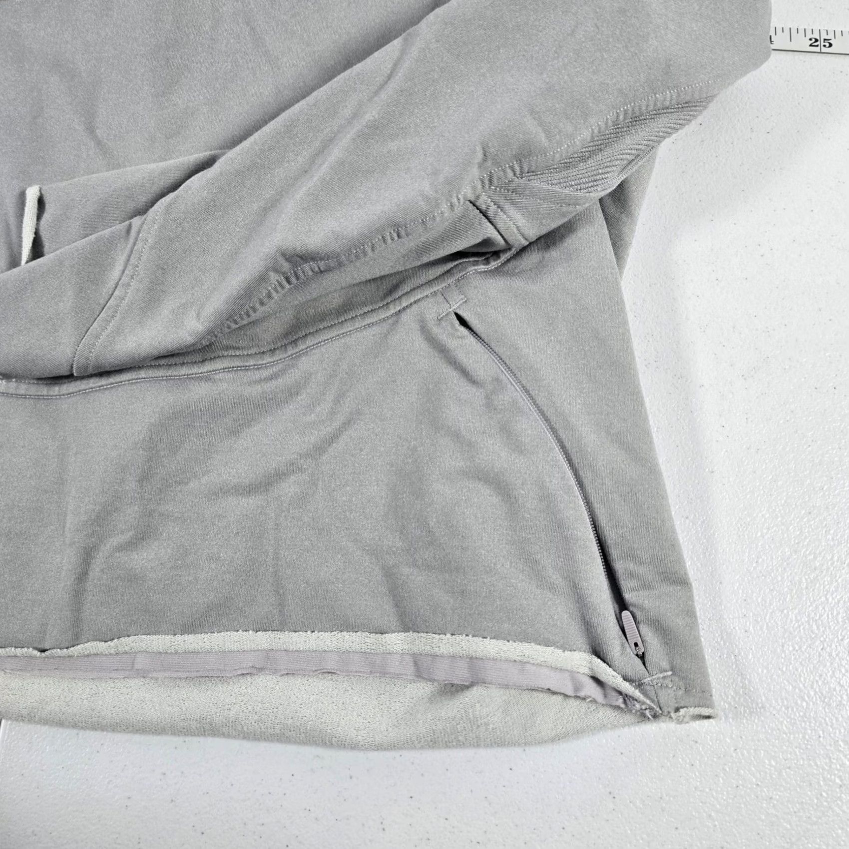 Lululemon Lululemon Softstreme Pullover Grey Size 10 Crew Neck Long Sleeve Sweatshirt Size L / US 10 / IT 46 - 2 Thumbnail