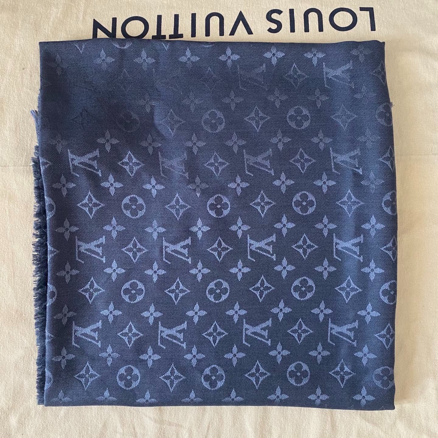 Louis Vuitton LV Women's Square Scarf Shawl Size ONE SIZE - 1 Thumbnail