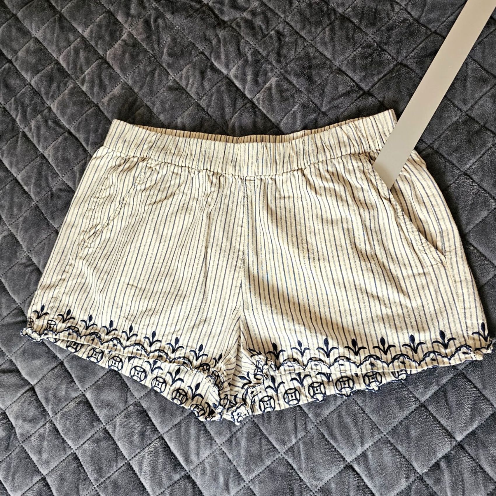 Madewell VINTAGE Madewell Pajama Shorts Women's XS Beige Striped Elastic Waist Leg Design Shirt? Size 26" / US 2 / IT 38 - 4 Thumbnail