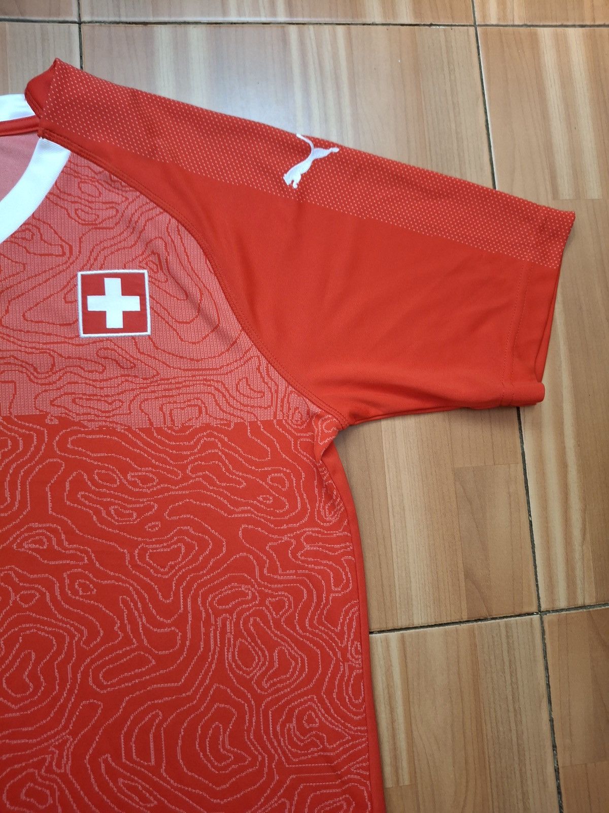 Puma SWITZERLAND PUMA WORLD CUP 2018 FOOTBALL HOME JERSEY SIZE M Size US M / EU 48-50 / 2 - 3 Thumbnail