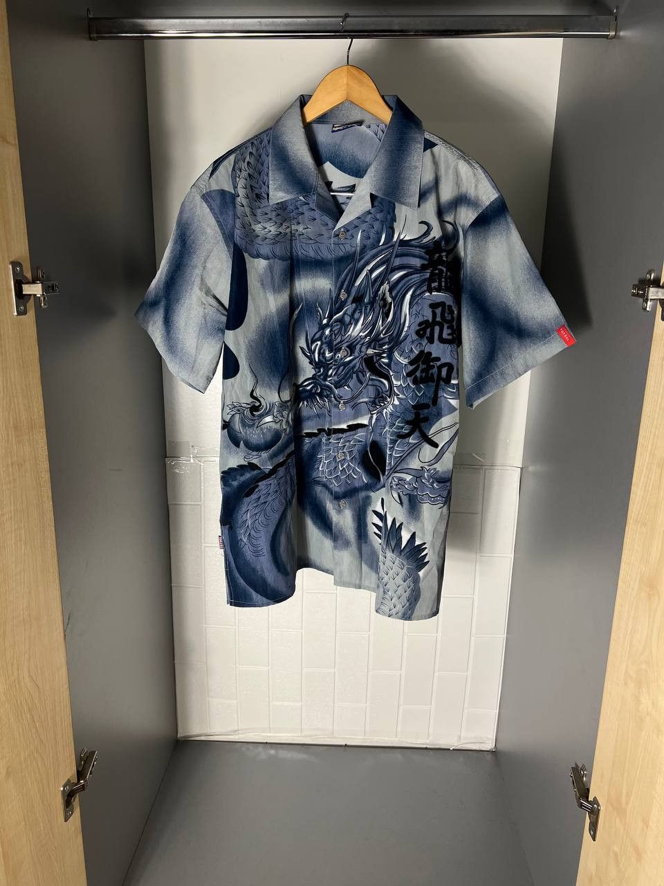 Vintage VERY RARE JAPANESE DRAGONS DESIGNER HAWAII SHIRT RETRO Y2K Size US XL / EU 56 / 4 - 1 Thumbnail