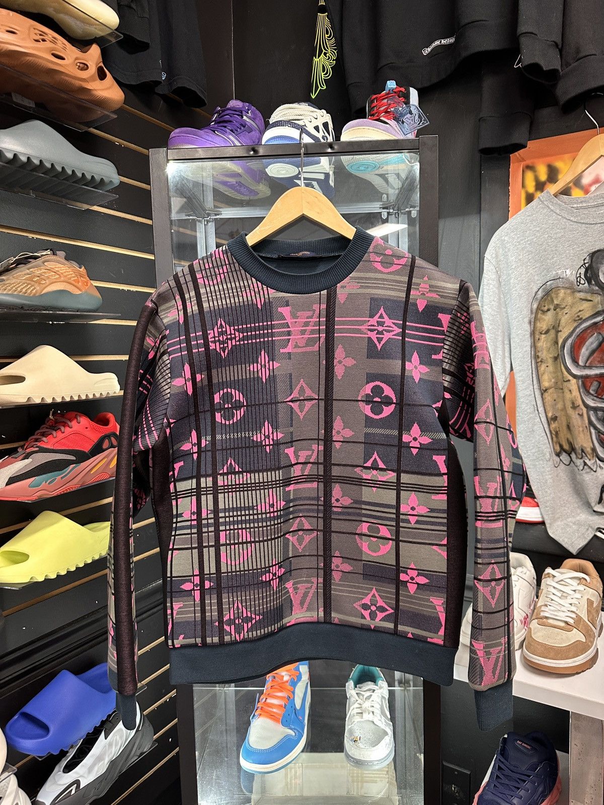 Louis Vuitton Louis Vuitton Monogram Jacquard Sweatshirt Navy Pink Size US M / EU 48-50 / 2 - 1 Thumbnail