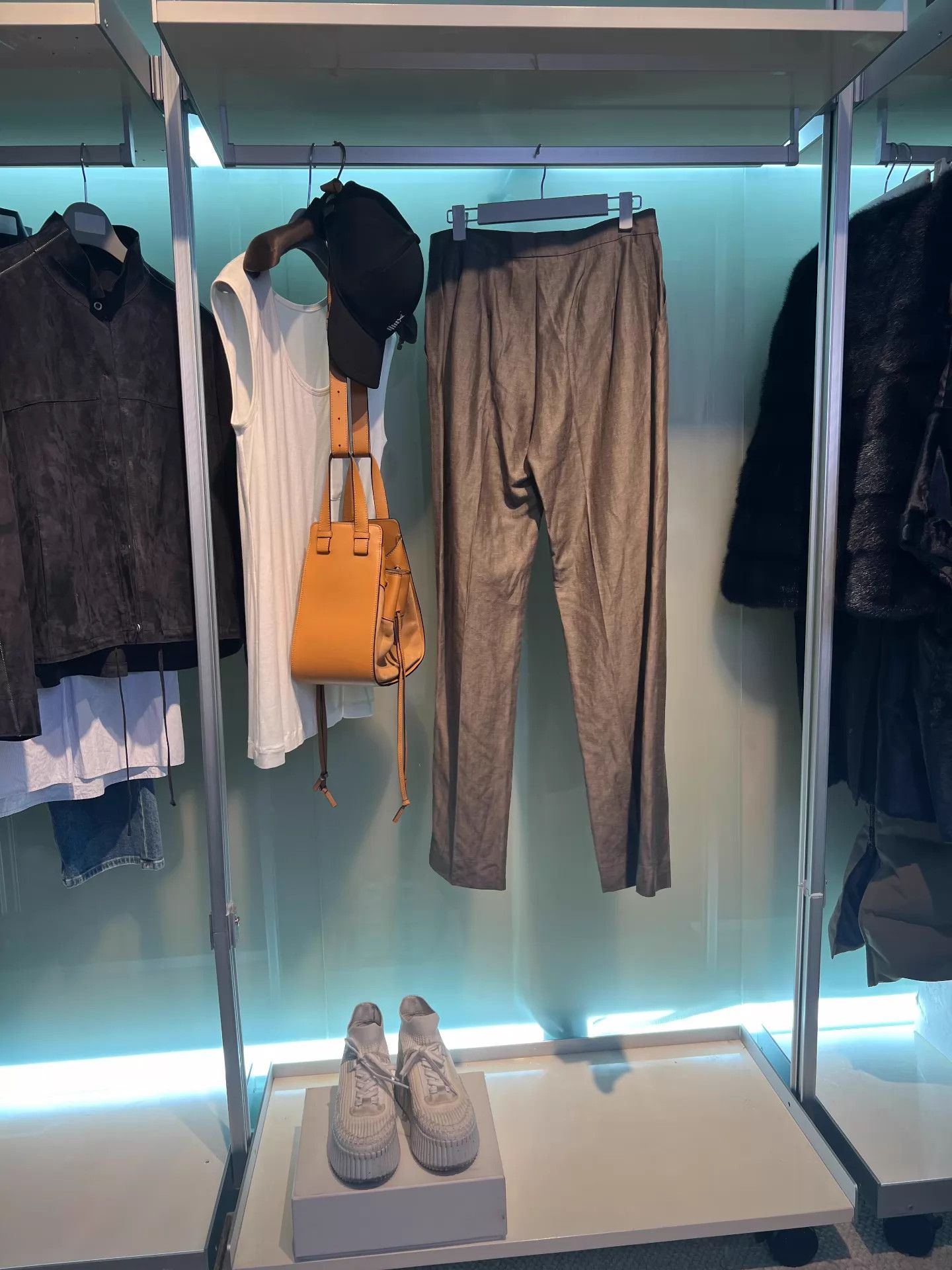 Max Mara MaxMara Camel Wool-Linen High-Waisted Pants (40, Milan, New) Size 27" / US 4 / IT 40 - 3 Thumbnail