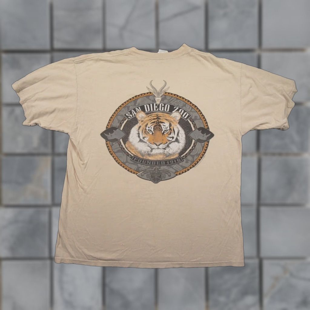 Gildan VINTAGE San Diego Zoo Shirt Mens XL Beige Tiger Animal Nature Tee Y2K Adults Perform Distressed Texture Graphic Print Logo 90s Concert Theme Mens Size US XL / EU 56 / 4 - 1 Thumbnail