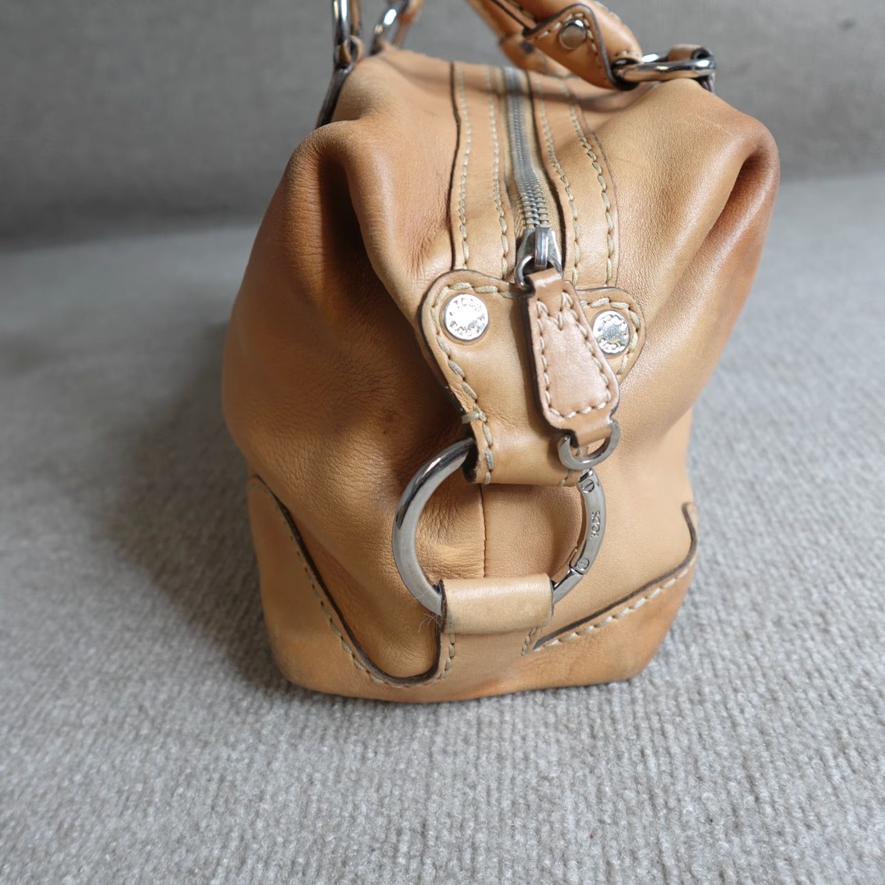 Vintage Tods D-Bag Beige Leather Tote Purse - Small, Double Handles, Zip, Lined, Casual/Party/Cocktail, Women’s, Beige/Brown, Solid Pattern Size ONE SIZE - 4 Thumbnail