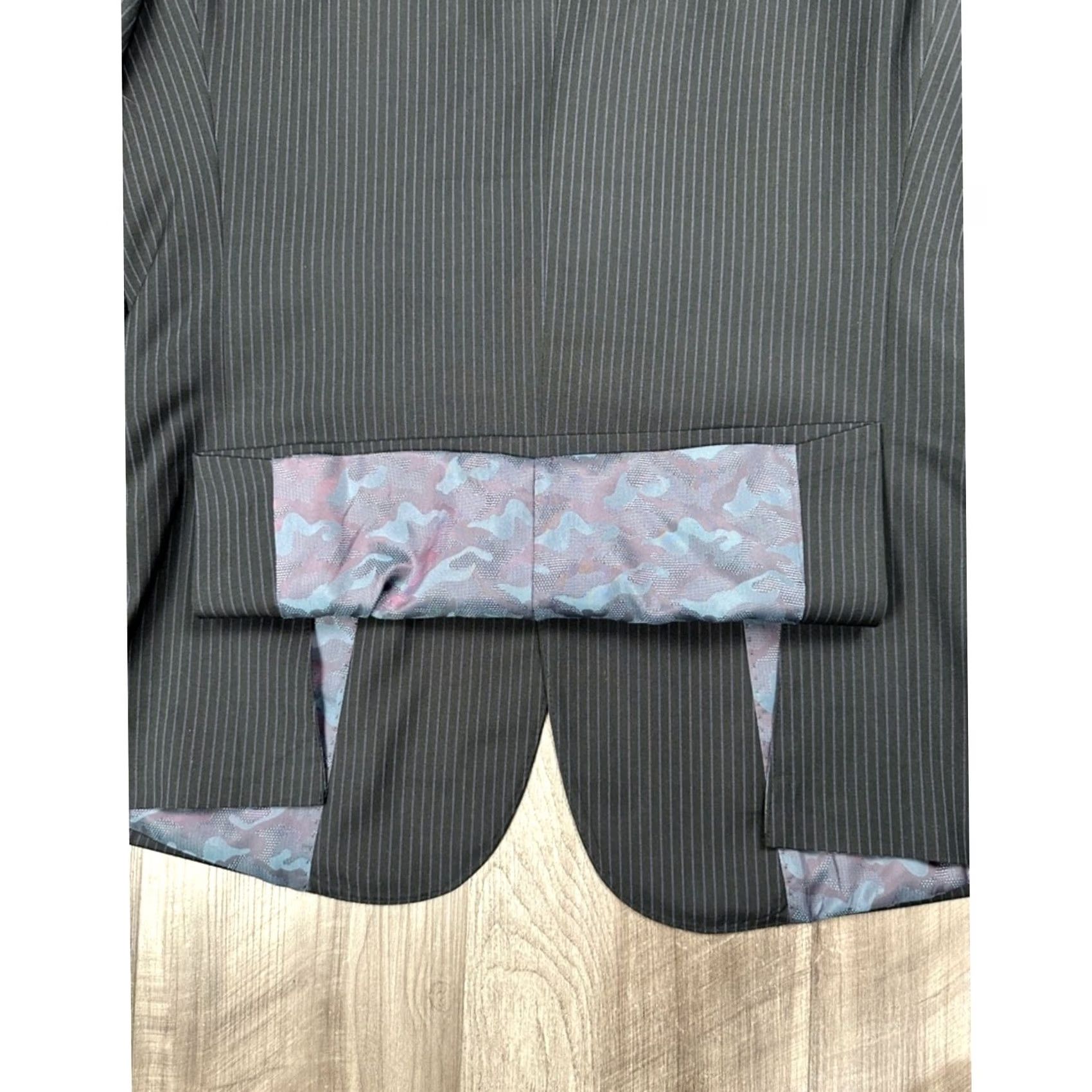 Avenue NHP Saks Fifth Avenue Pinstripe Athletic Performance Suit - 40R SHIRT? (Note: This is a formatting mistake. Provide corrected title.) Size 40R - 4 Thumbnail