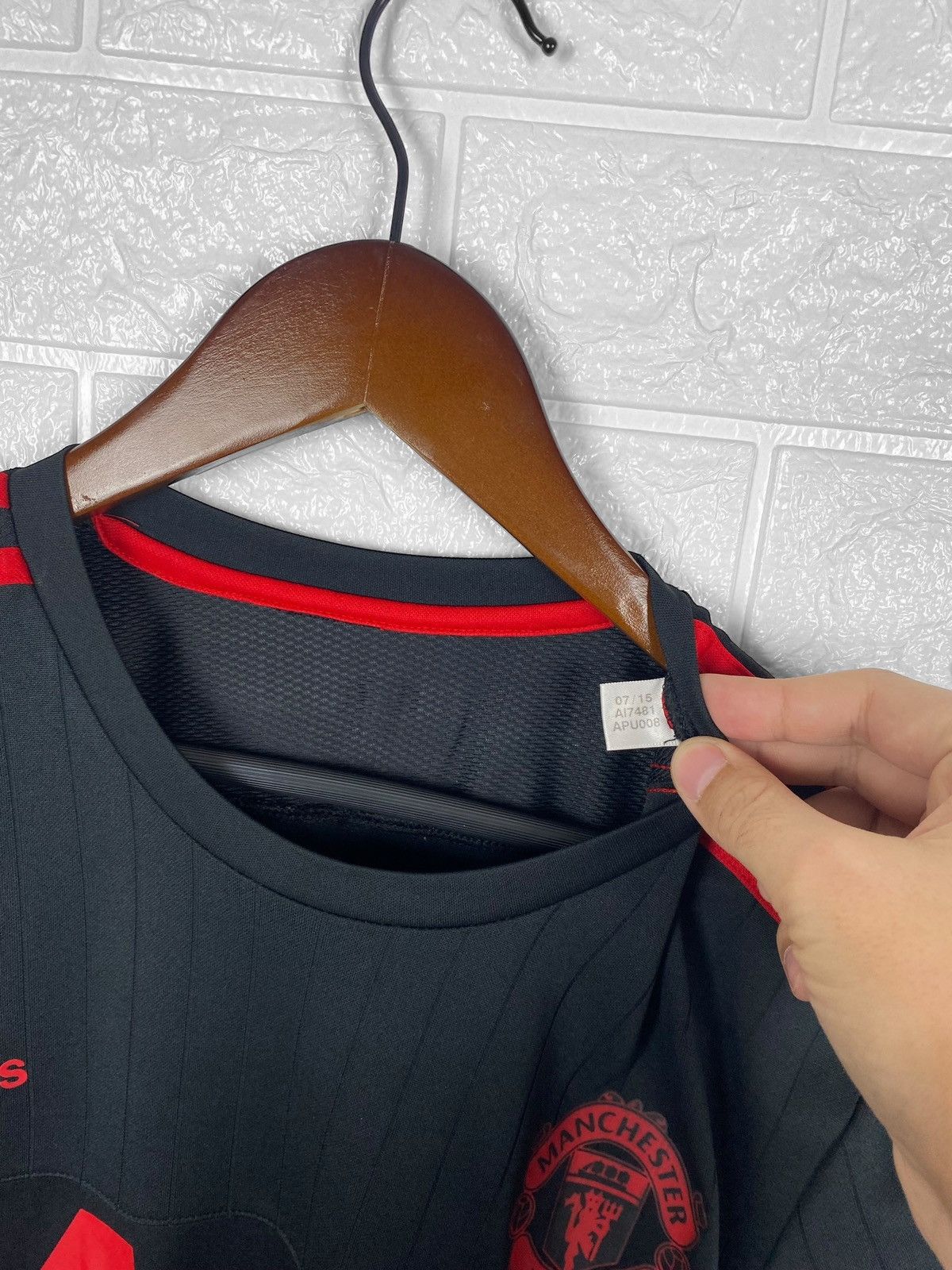 Adidas Adidas Manchester United 2015 2016 football soccer jersey Size US L / EU 52-54 / 3 - 8 Thumbnail