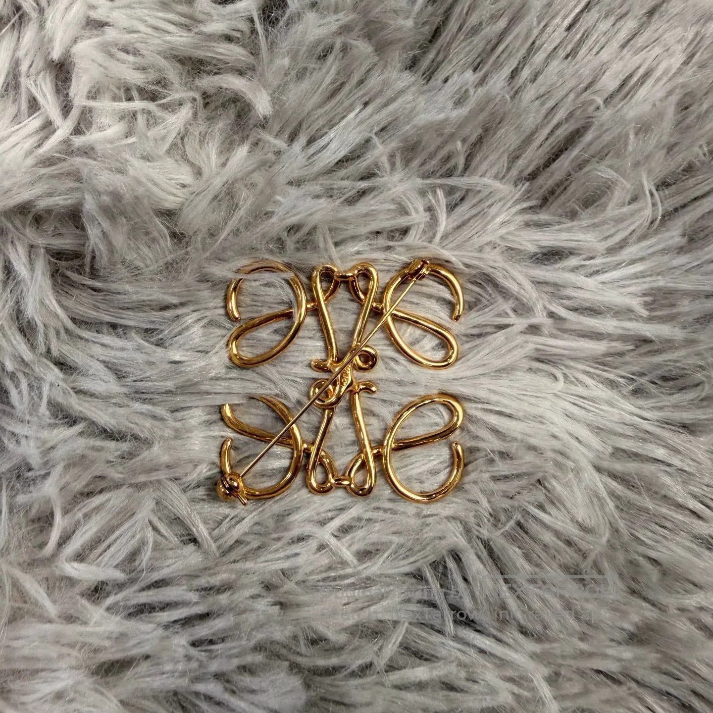 Loewe loewe brass formal suit brooch. Size ONE SIZE - 2 Thumbnail