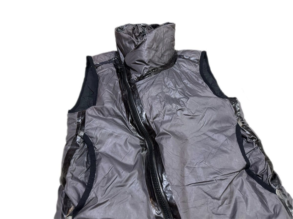 The Viridi-anne 🔥Sample Aw10 The Viridi-Anne Asymmetric Down Vest Tape Seam Size US M / EU 48-50 / 2 - 3 Thumbnail