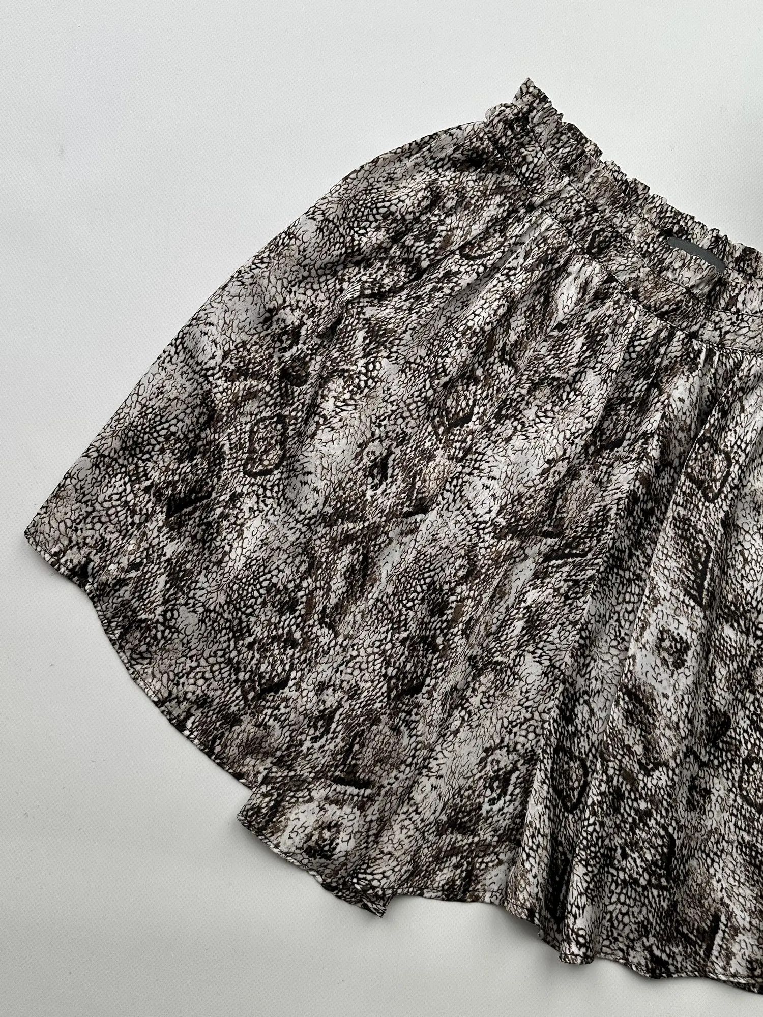 Alexander McQueen Alexander McQueen Vintage Printed Mini Skirt (224) Size 28" / US 6 / IT 42 - 2 Thumbnail