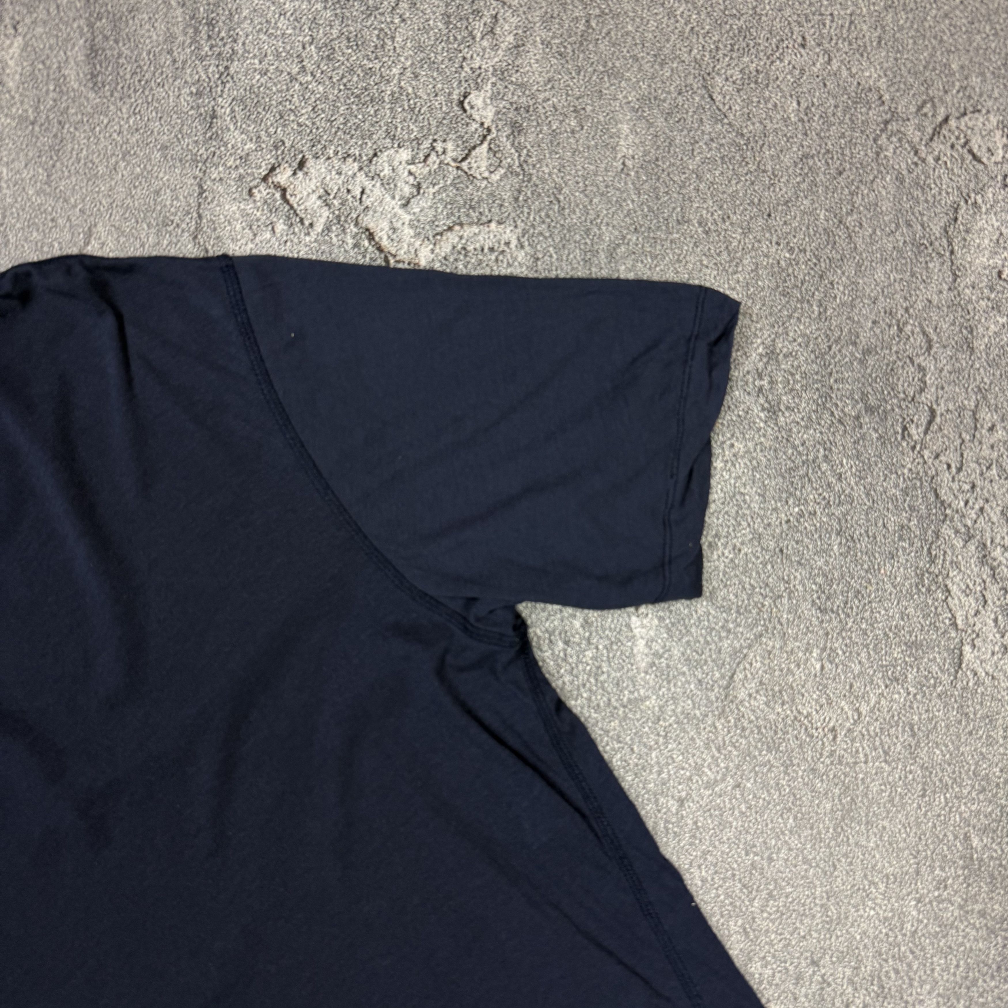 Dries Van Noten Dries van notenLightweight navy tee shirt size L Size US L / EU 52-54 / 3 - 3 Thumbnail