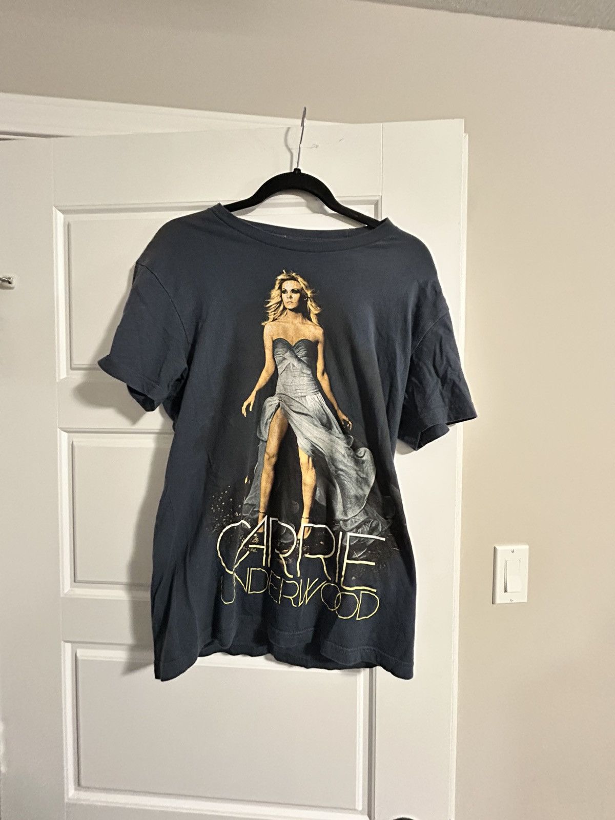 Band Tees × Vintage RARE VINTAGE Carrie Underwood t shirt SMALL Size US S / EU 44-46 / 1 - 1 Thumbnail