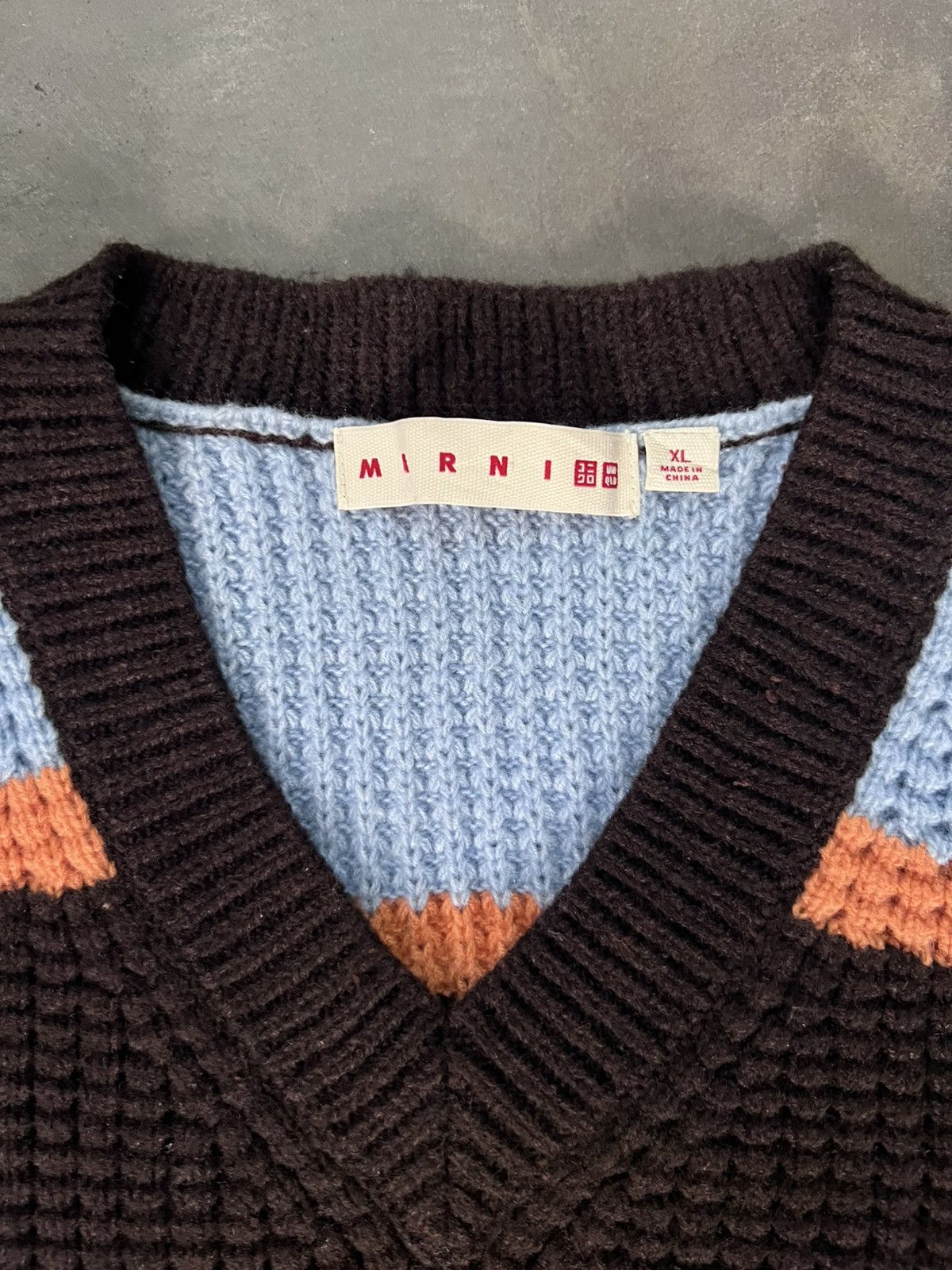 Marni × Uniqlo Marni x Uniqlo pop-corn knit V-neck Size US M / EU 48-50 / 2 - 5 Thumbnail